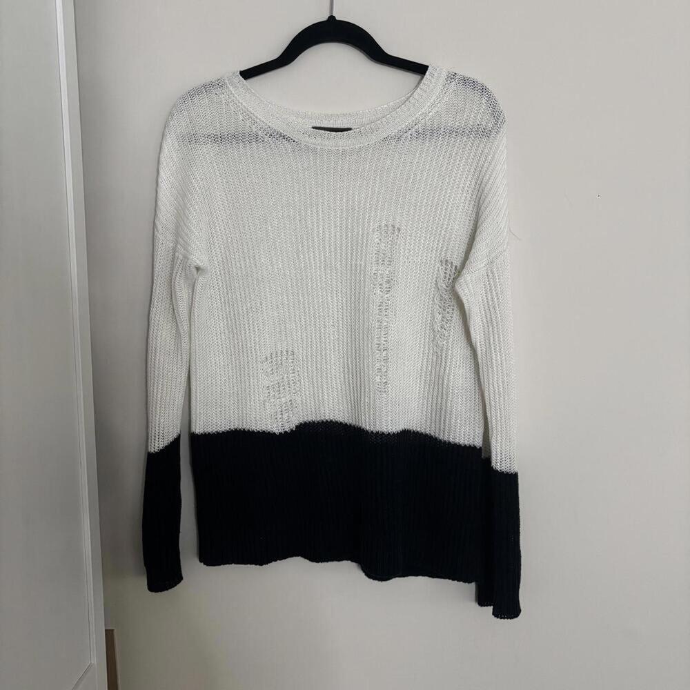 Vince white and black color lock distressed long sleeve loose knit sweater